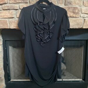 NWT black hi-low top with ruffled neckline. Keyhole but can also be open Size 3X